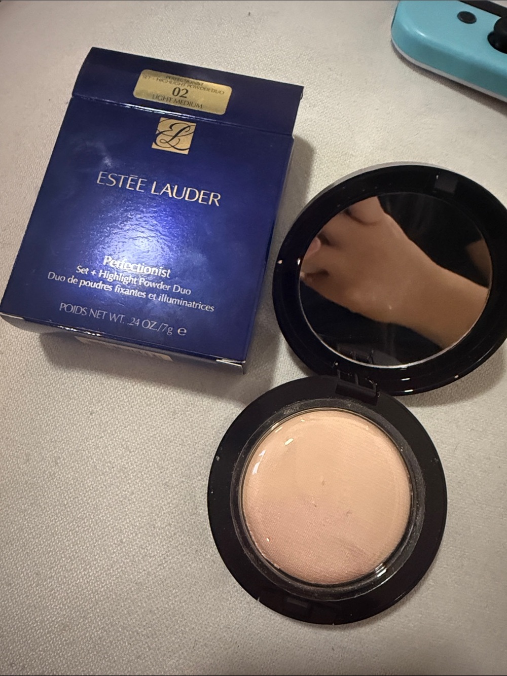 Estee Lauder Perfectionist Set & Powder Duo in light medium